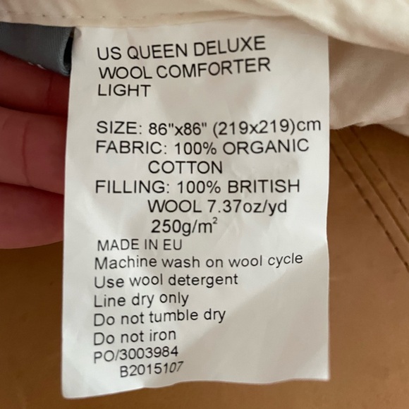 Woolroom Queen Deluxe Wool Comforter Light - Picture 3 of 5